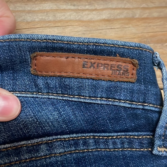 Express size 8R Medium Wash Mid-rise Jegging Super Stretch Distressed Jeans - Picture 7 of 12